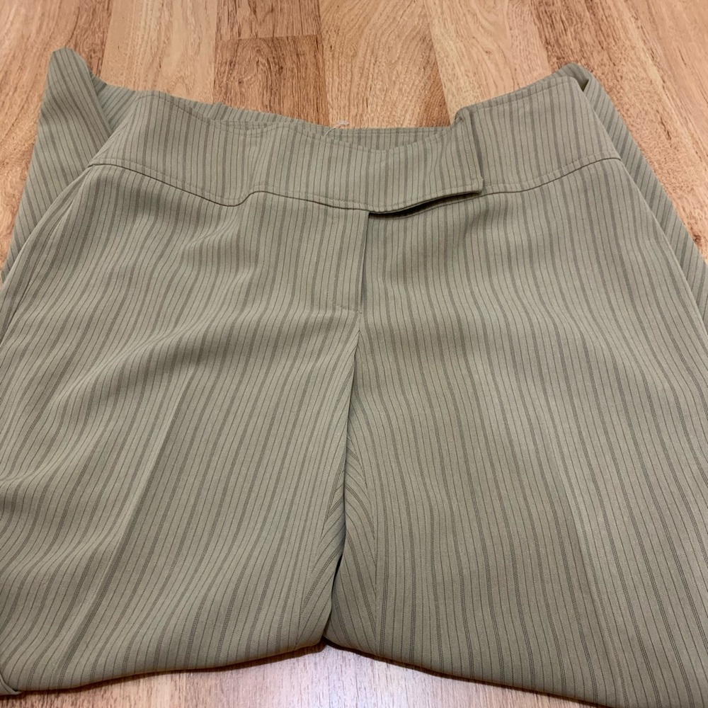 Woman’s suit - Picture 8 of 16